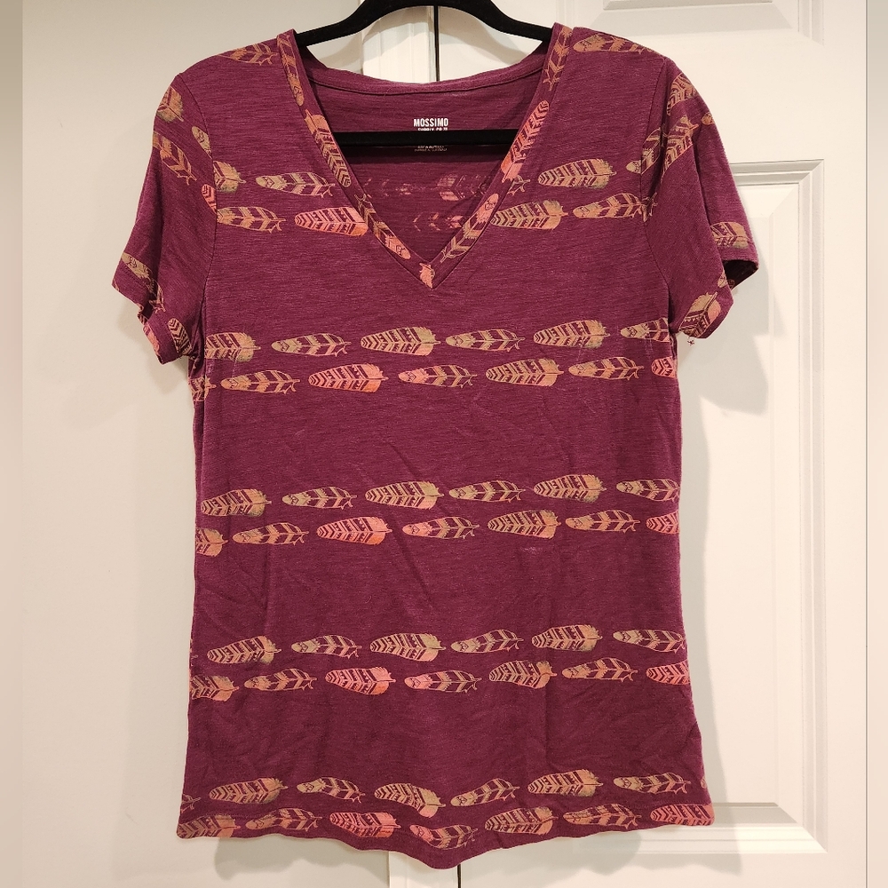 Mossimo Supply Co. Plum Short Sleeve V-Neck Feather Print Tee -Size Large